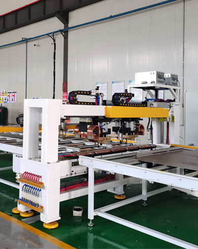 車(chē)廂瓦楞板龍門(mén)式雙頭自動(dòng)點(diǎn)焊機(jī)